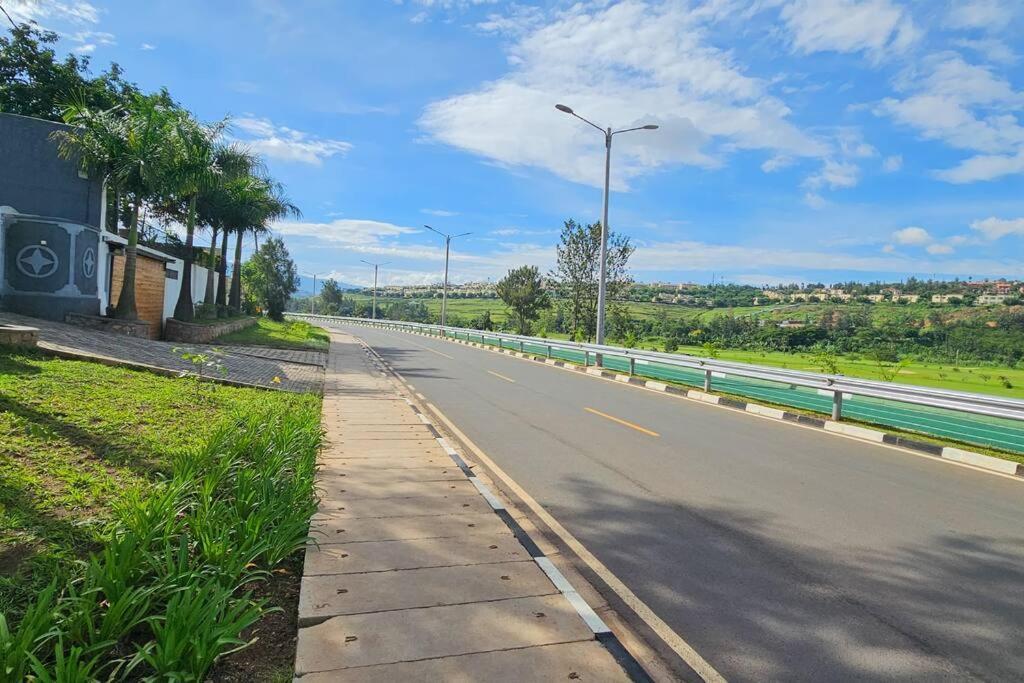 Complete 4-Bedroom House Facing Kigali Golf Course Exterior photo